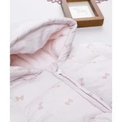 Abrigo rosa con lazos para niña