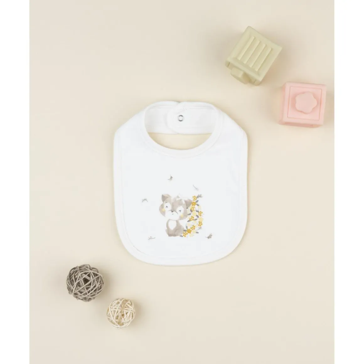 Babero para bebés en color crema con estampado