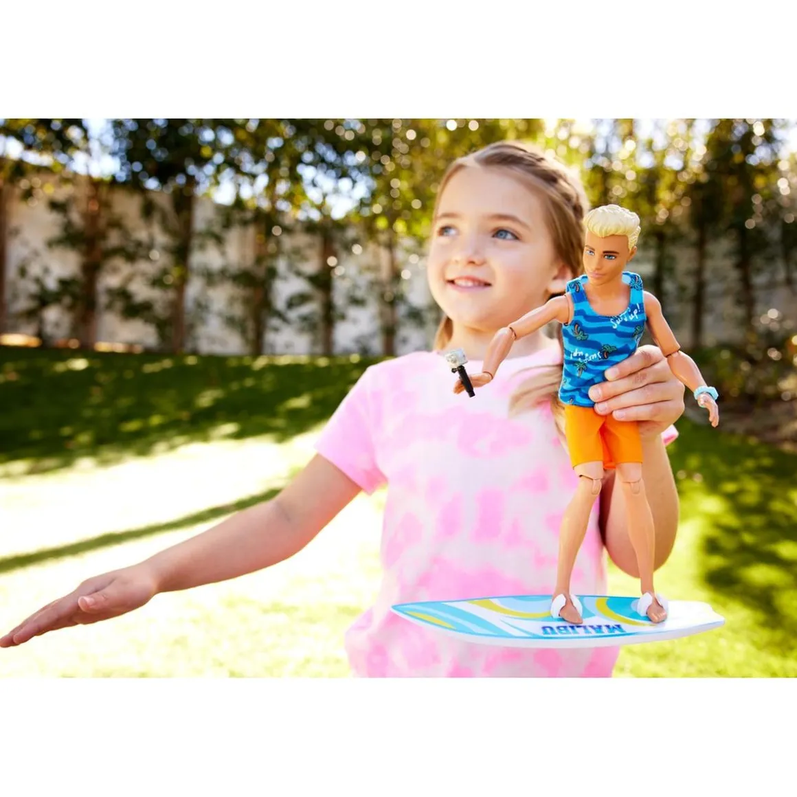 Barbie - Muñeco Ken con tabla de surf ㅤ