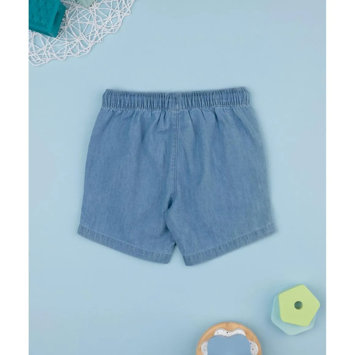 Bermuda azul denim con bolsillos