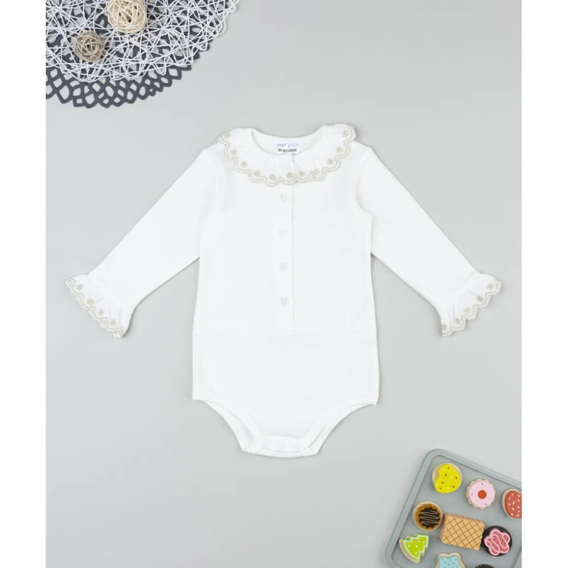 Body bebé blanco con cuello bordado