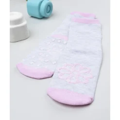 Calcetines antideslizantes niña gris con margarita