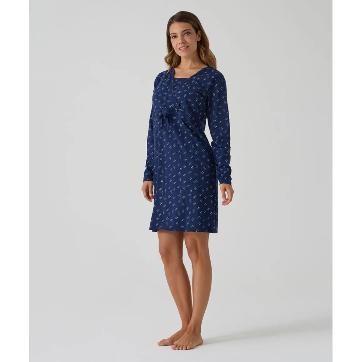 Camisa de noche premamá azul con flores all-over