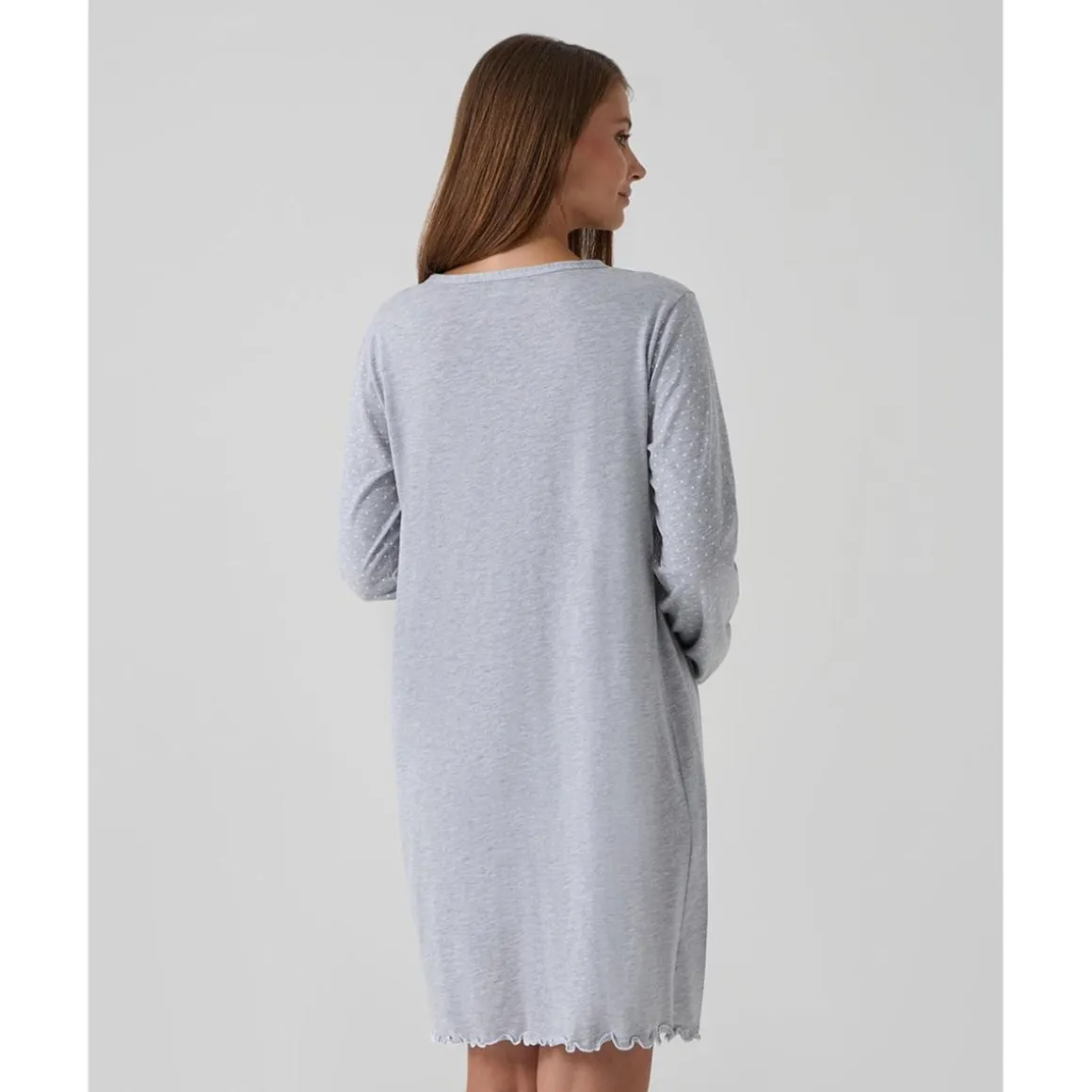 Camisa de noche premamá gris con lunares y volantes