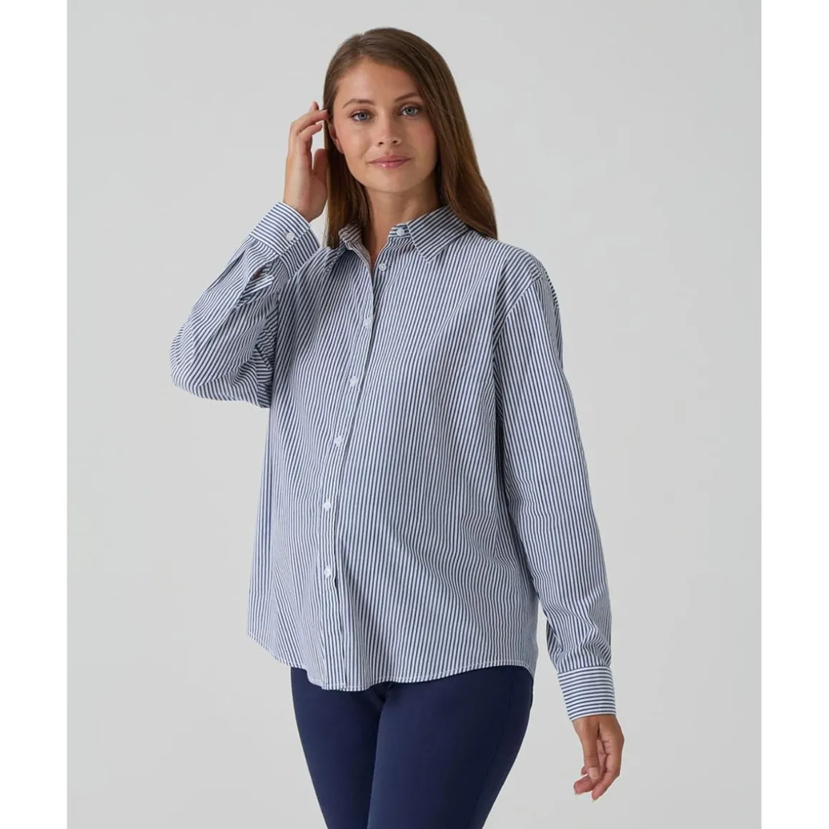Camisa premamá de rayas blancas y azules
