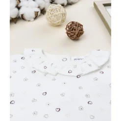 Camiseta blanca de niña con corazones y volantes