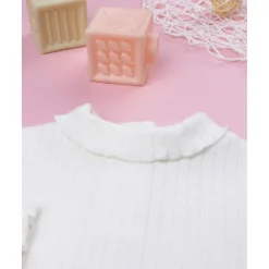Camiseta cuello alto canalé blanca niña