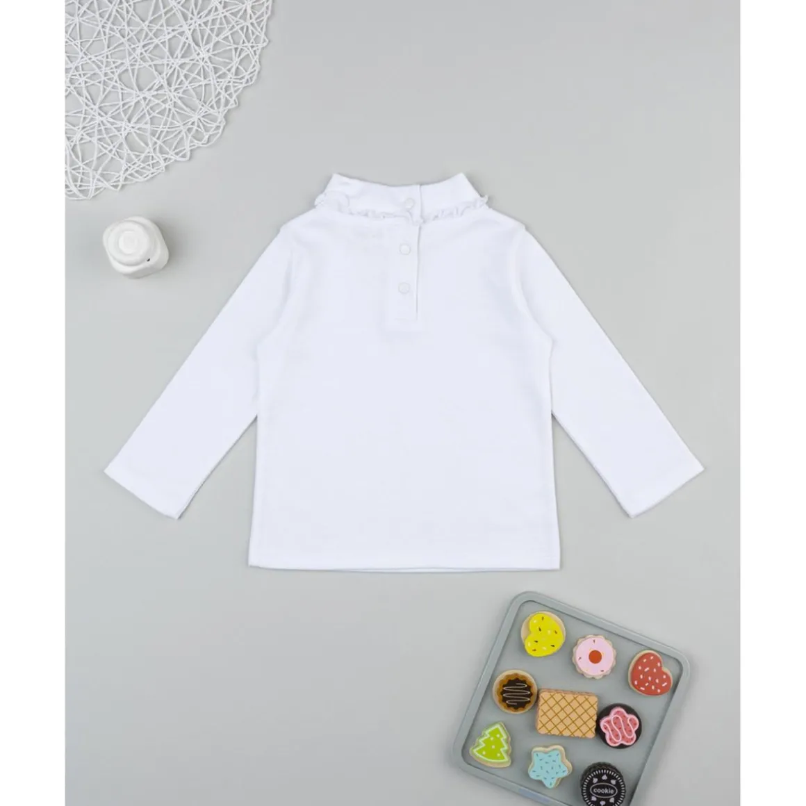 Camiseta niña blanca con cuello fruncido