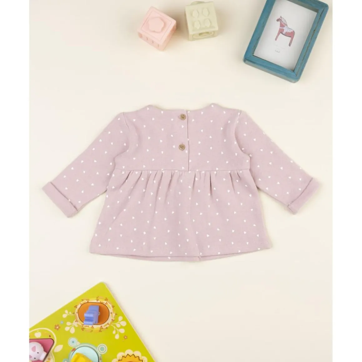 Camiseta niña rosa con corazones
