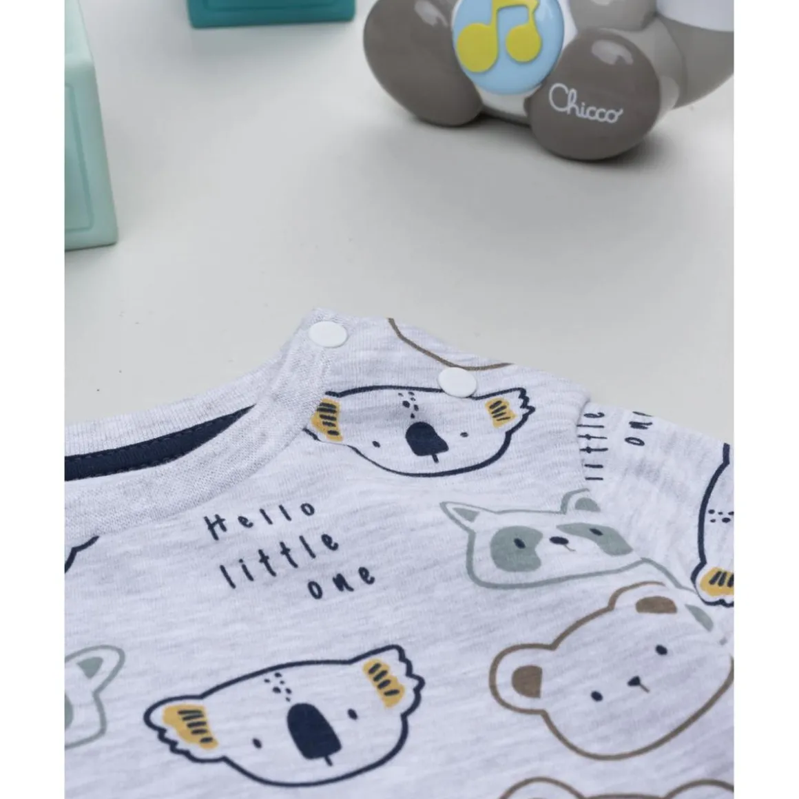 Camiseta niño gris con animalitos