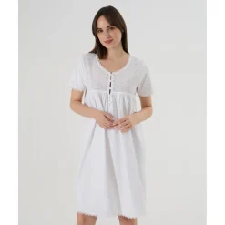 Camisón blanco premamá y de lactancia con detalle Sangallo