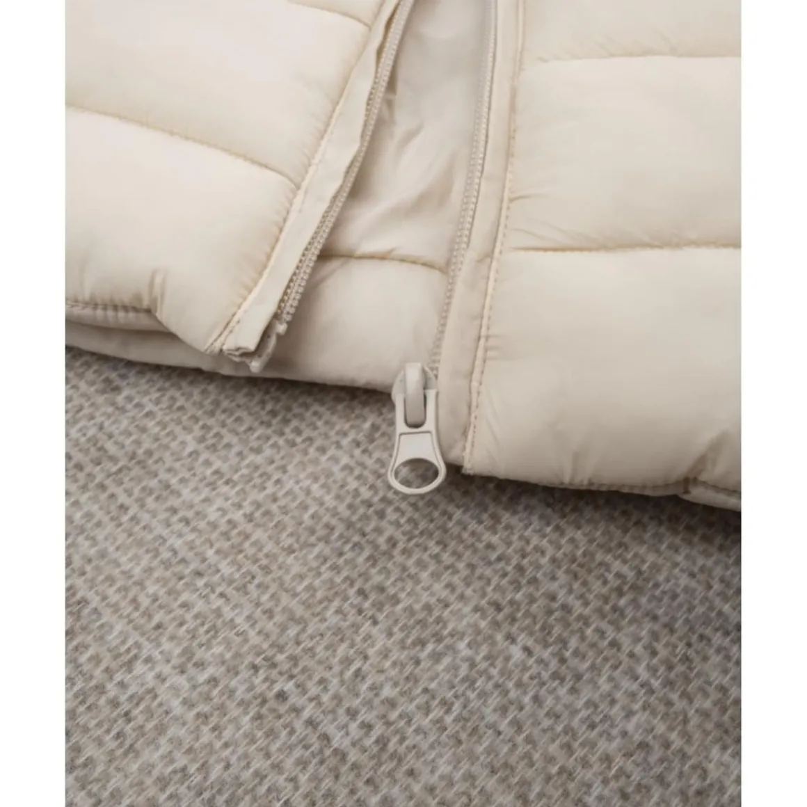 Chaleco infantil blanco de nylon reciclado