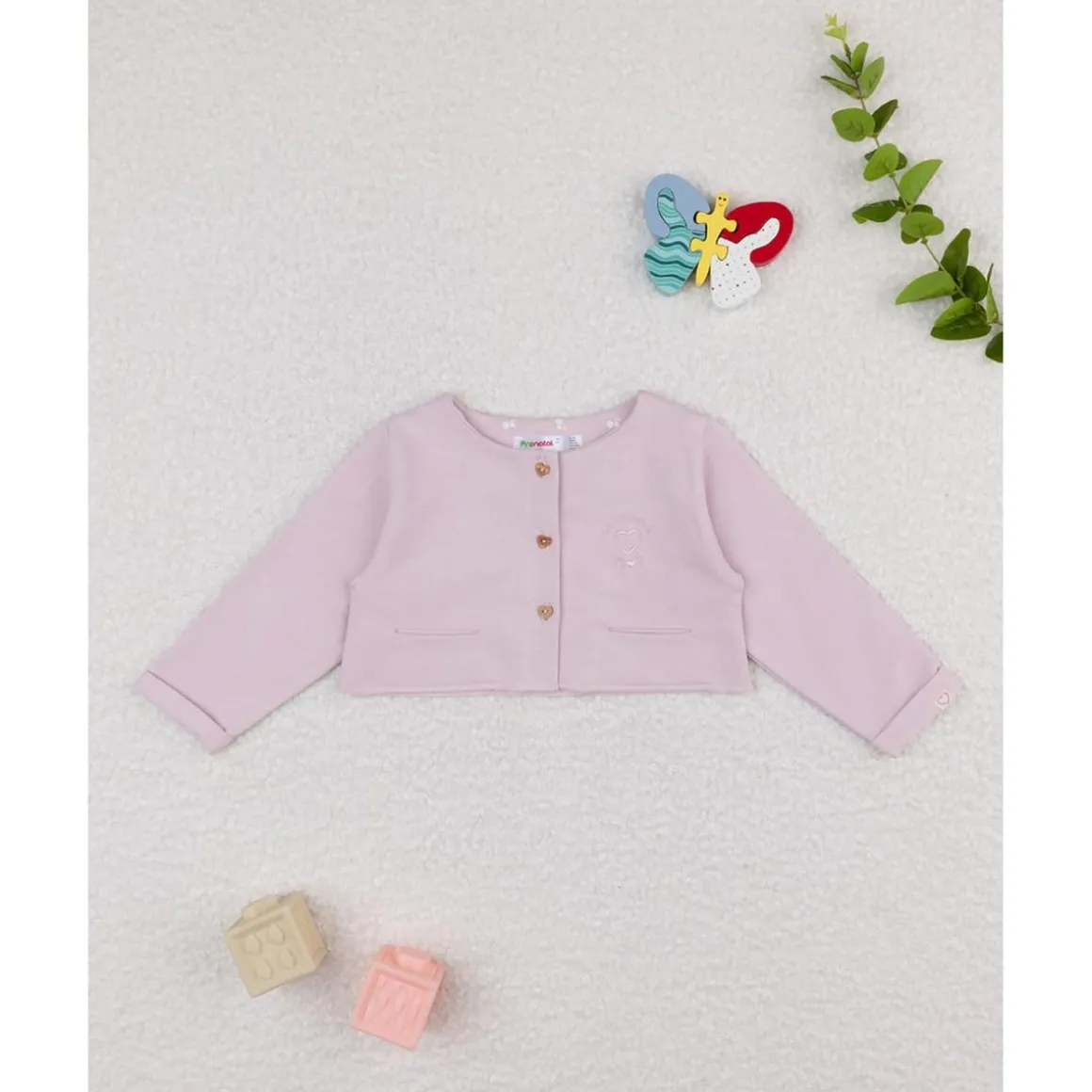 Chaqueta niña rosa con bordado de corazón