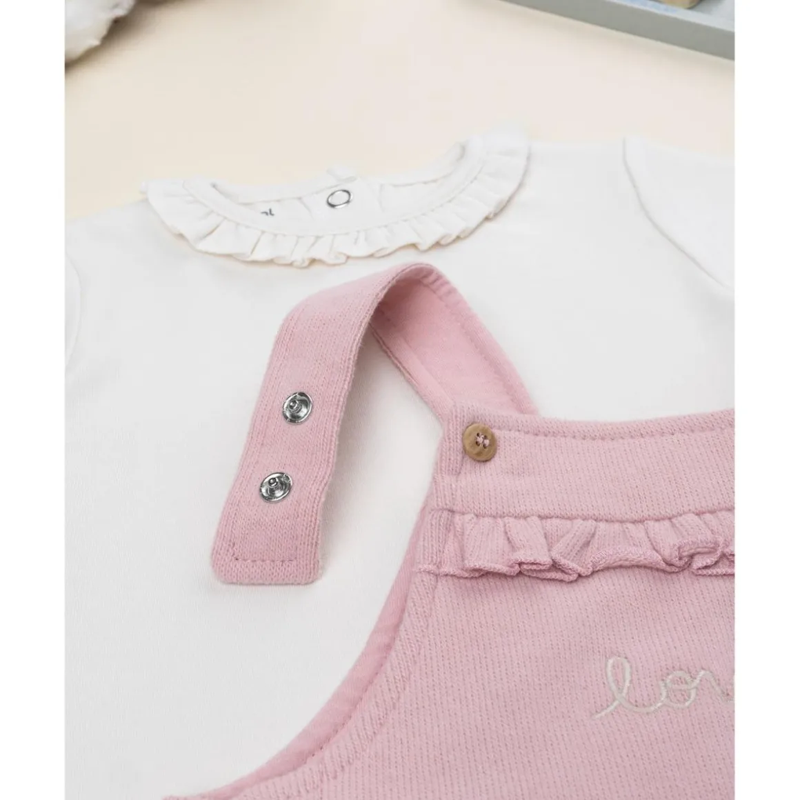 Conjunto bebé con peto rosa