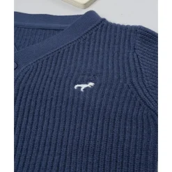 Cárdigan de niño azul tricotado