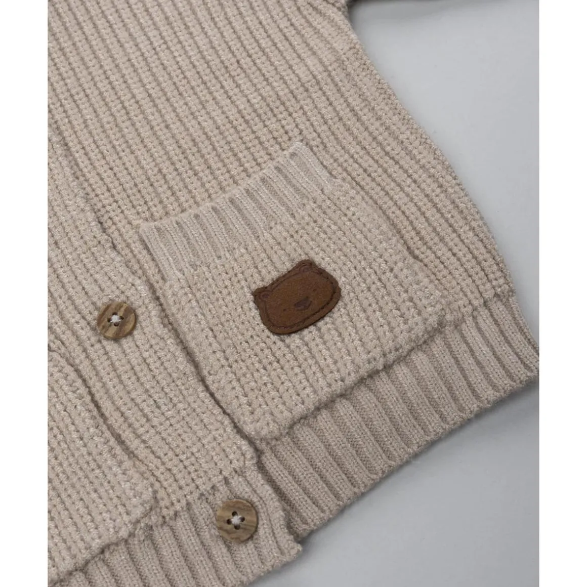 Cárdigan de niño marrón tricot con capucha