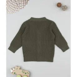 Cárdigan de niño verde tricotado