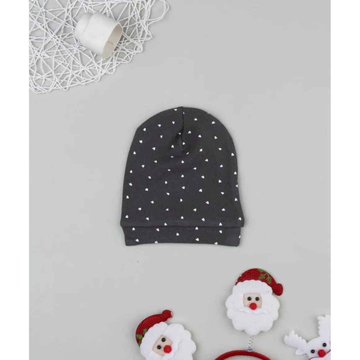 Gorro niña gris con corazones