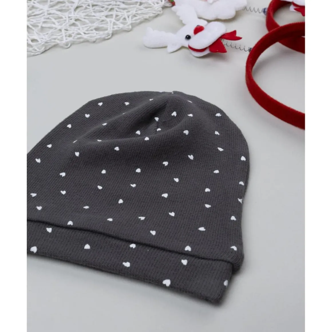 Gorro niña gris con corazones