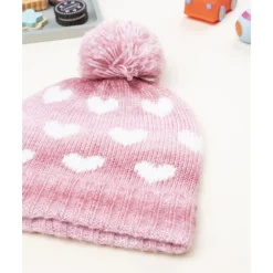 Gorro rosa de niña en tricot con corazones
