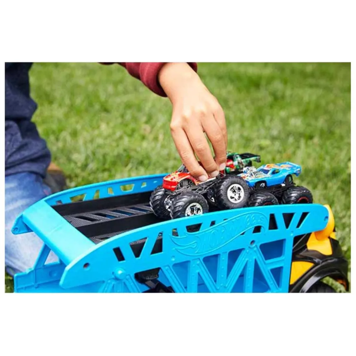 Hot Wheels - Camión transportador de Monster Trucks