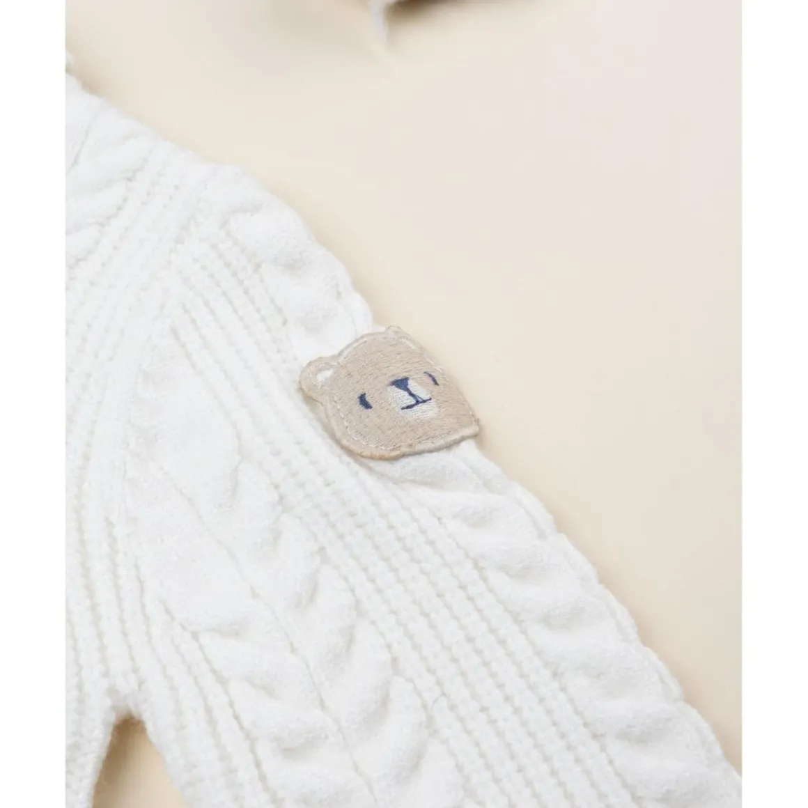 Jersey tricot blanco con parche en la manga para niño