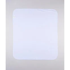 Manta blanca con estampado gris para recién nacido