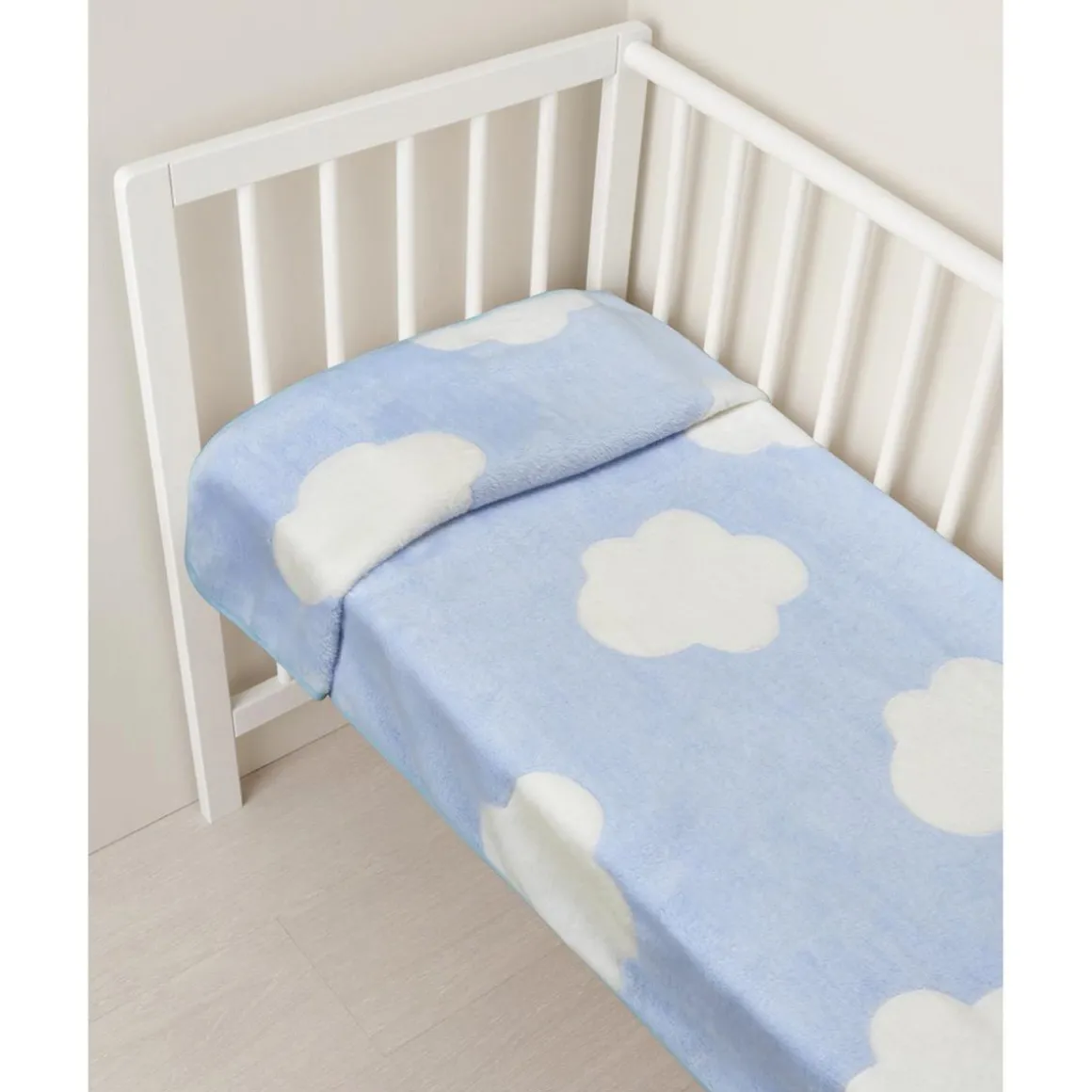 Manta para cuna de peluche sintético azul con nubes