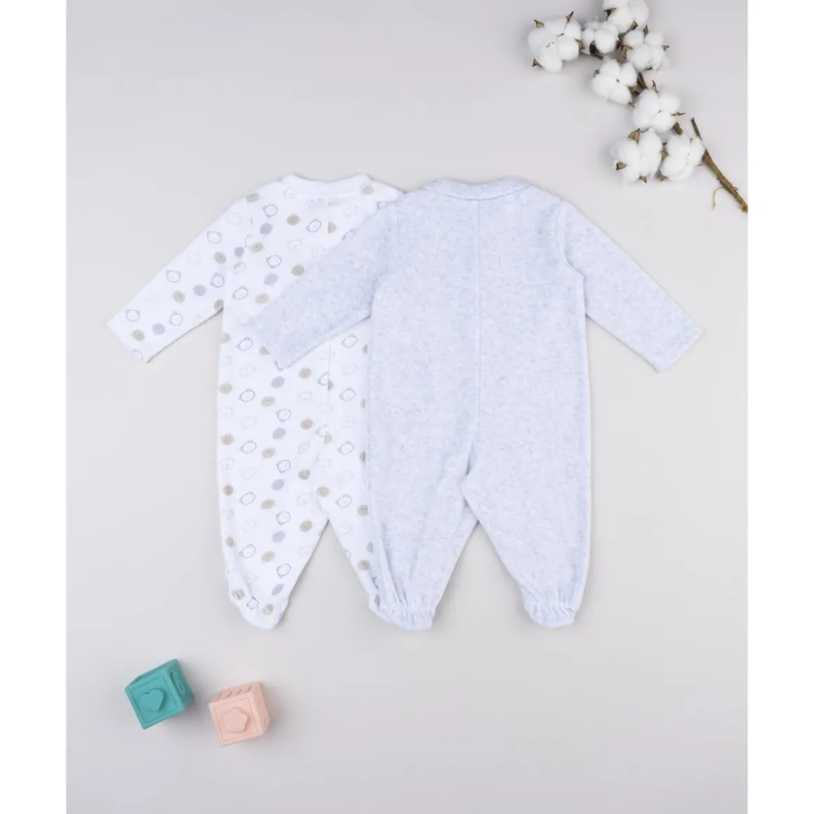 Pack 2 pijamas de bebé en terciopelo blanco y gris con ositos