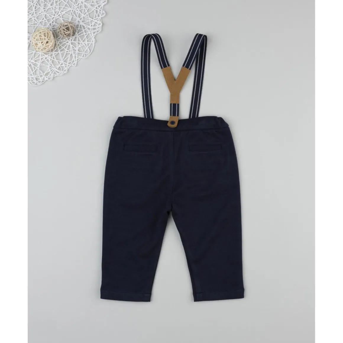 Pantalón bebé azul con tirantes