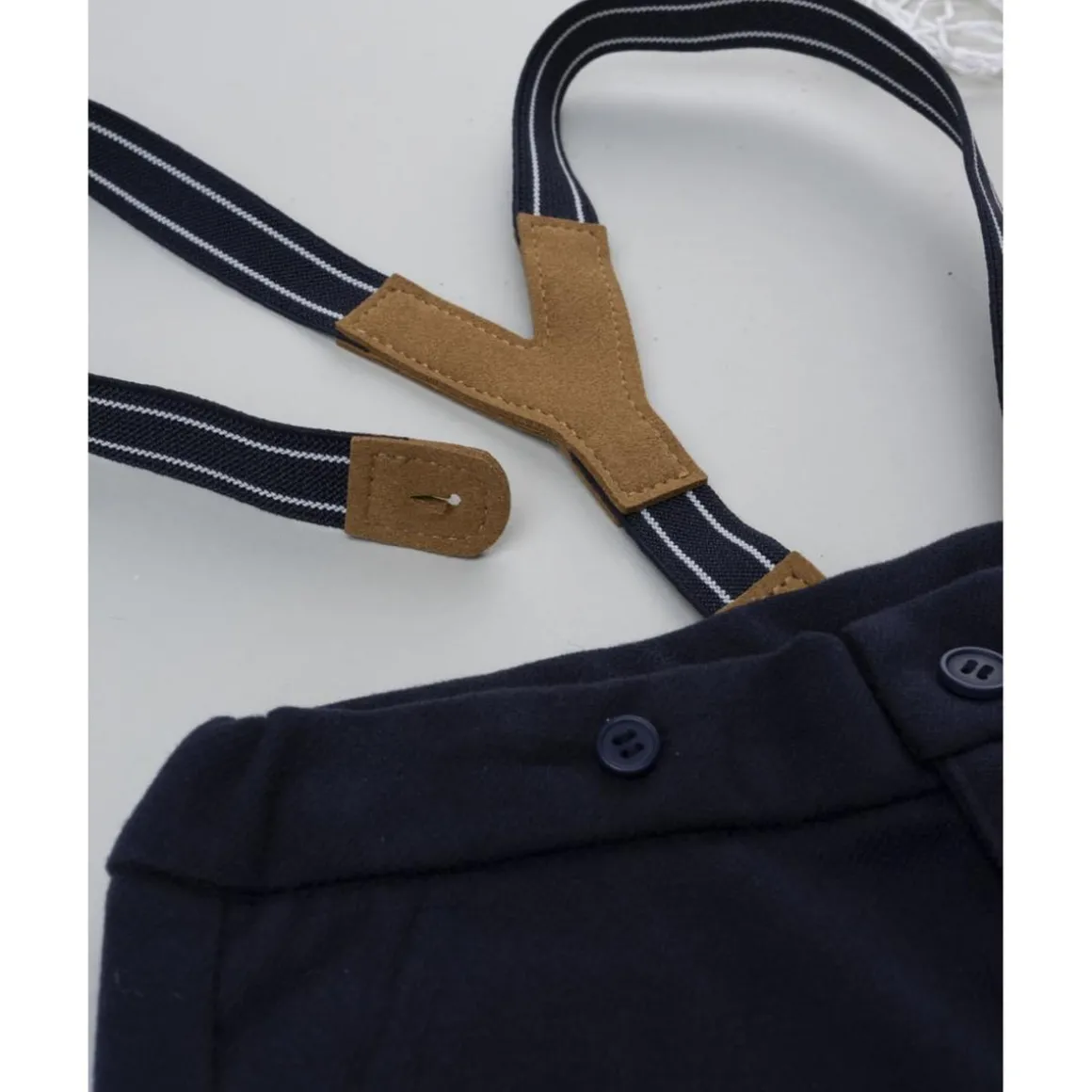 Pantalón bebé azul con tirantes
