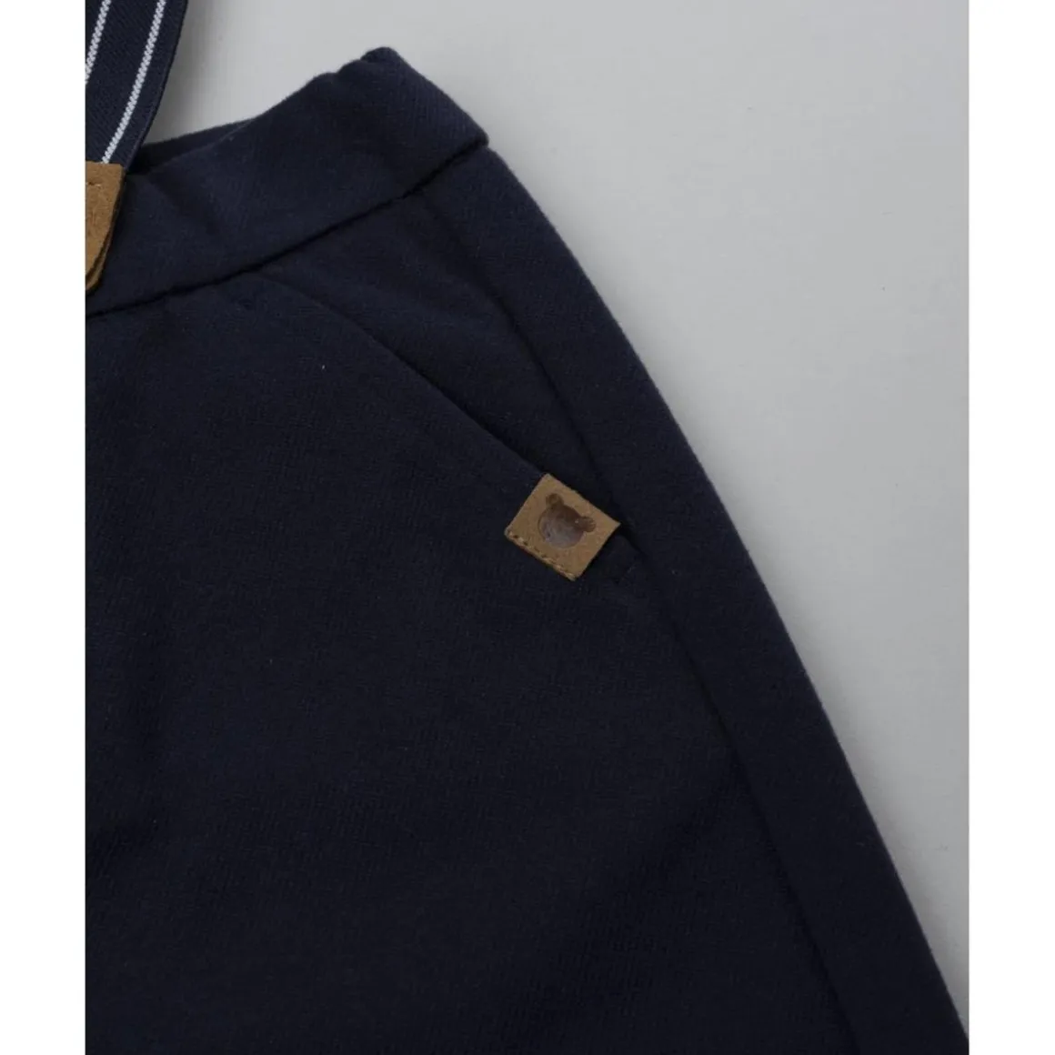 Pantalón bebé azul con tirantes