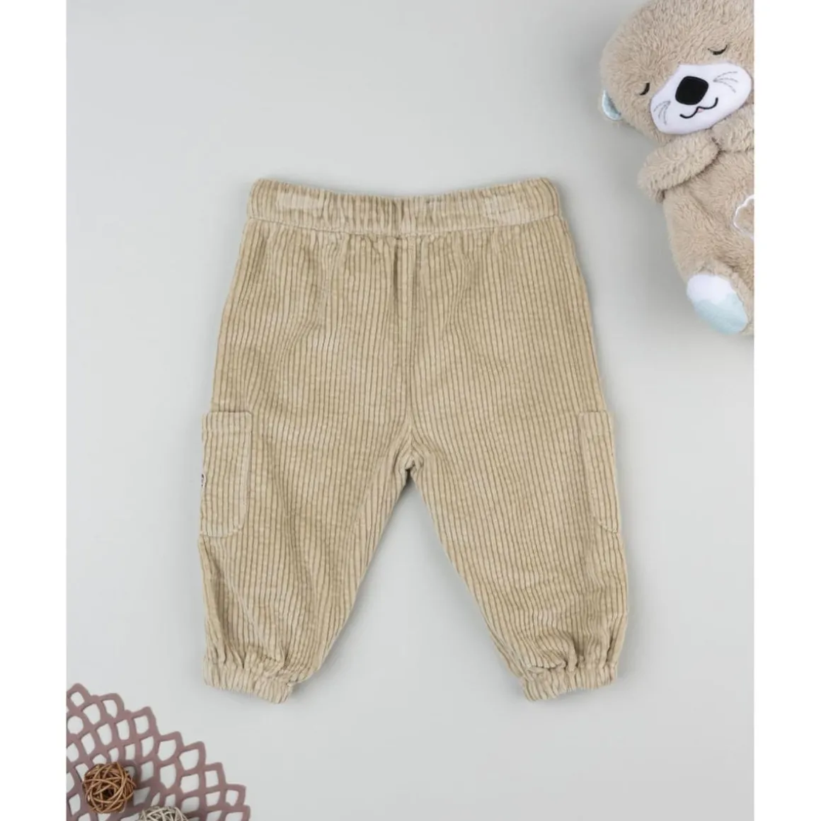 Pantalón beige de pana suave para niño