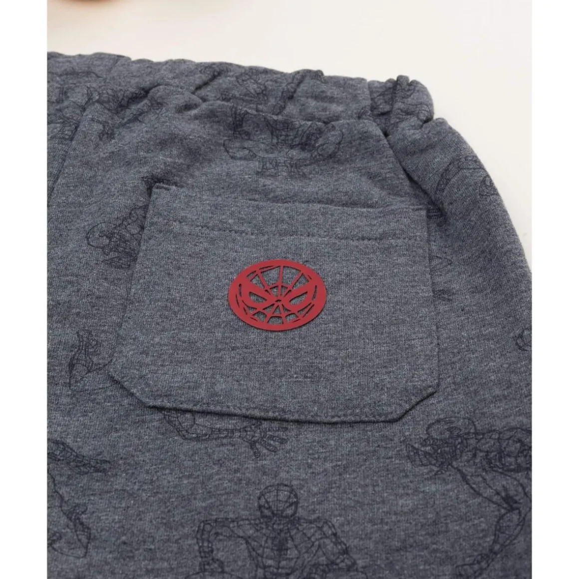 Pantalón gris para niño con Spiderman estampado