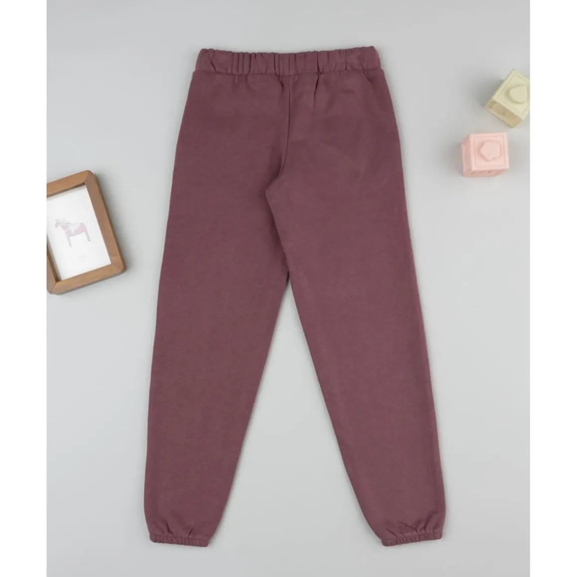 Pantalón niña rosa oscuro con bordados florales