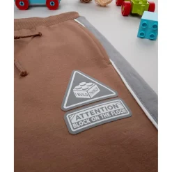 Pantalón niño marrón con bandas laterales