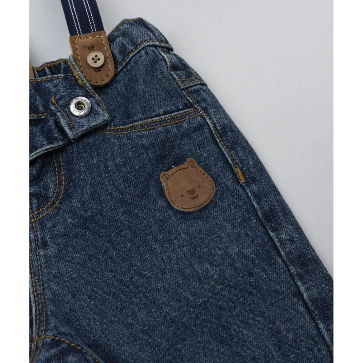 Pantalón vaquero con tirantes para bebé niño