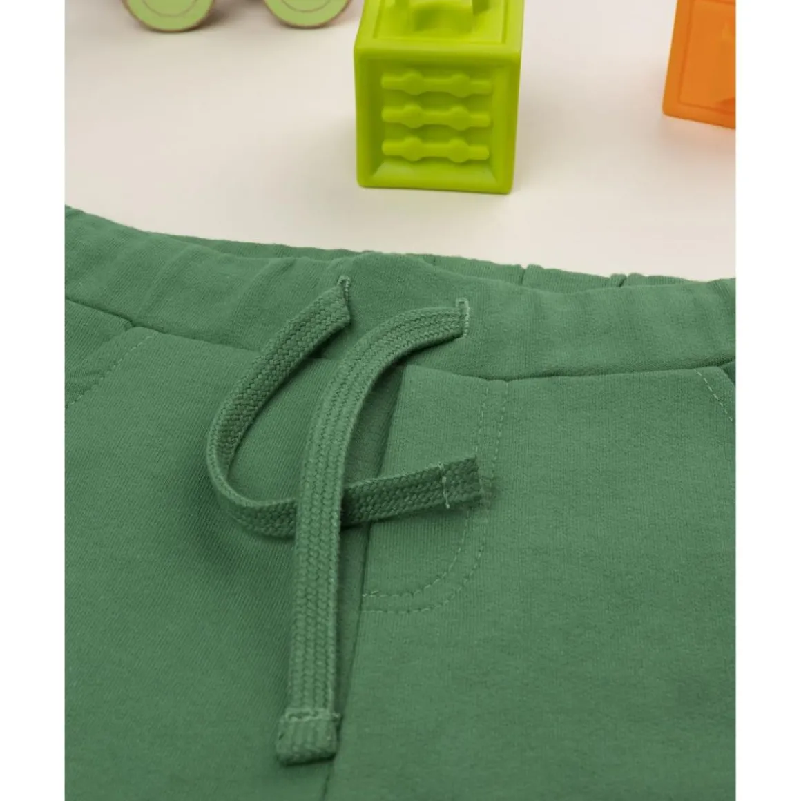 Pantalones niño verde estampado relieve