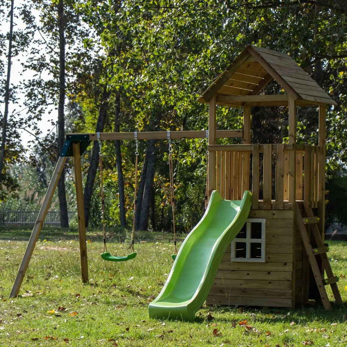 Parque juegos infantil de madera Tibidabo con caseta y columpio doble