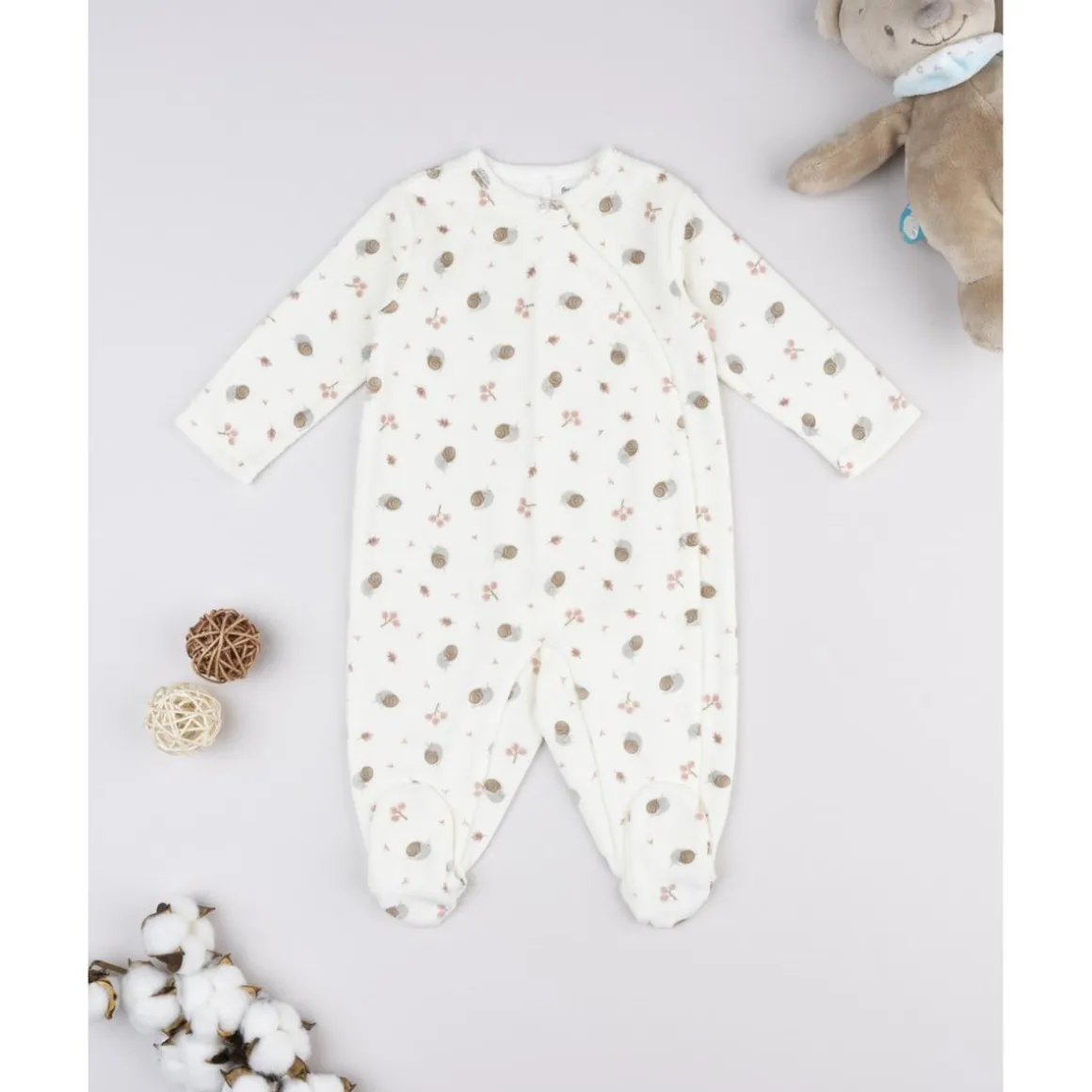 Pelele de niña con caracoles estampados