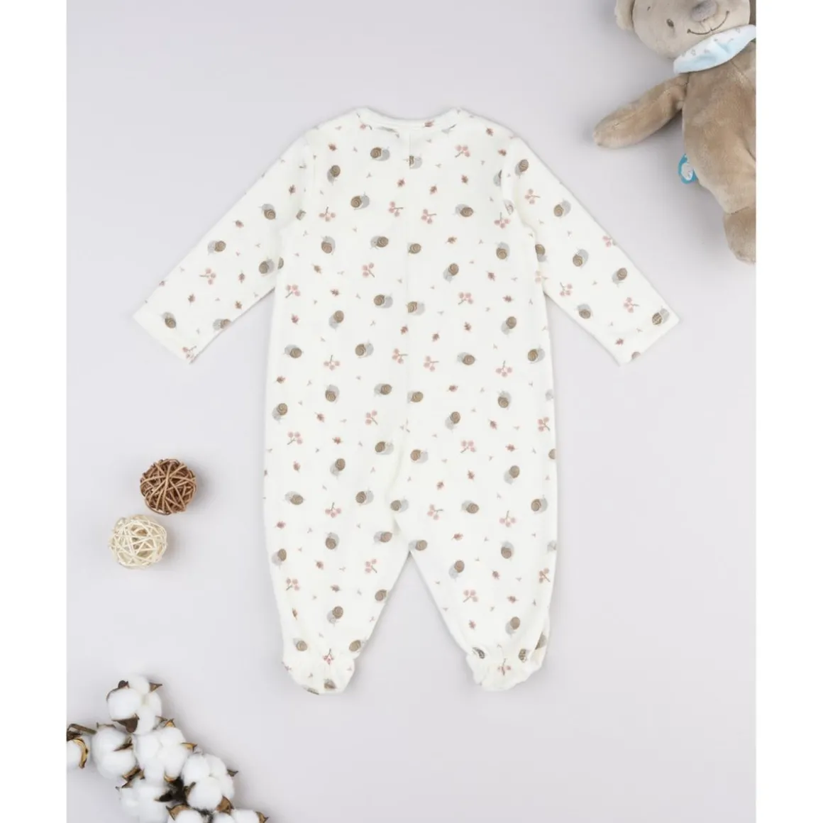Pelele de niña con caracoles estampados