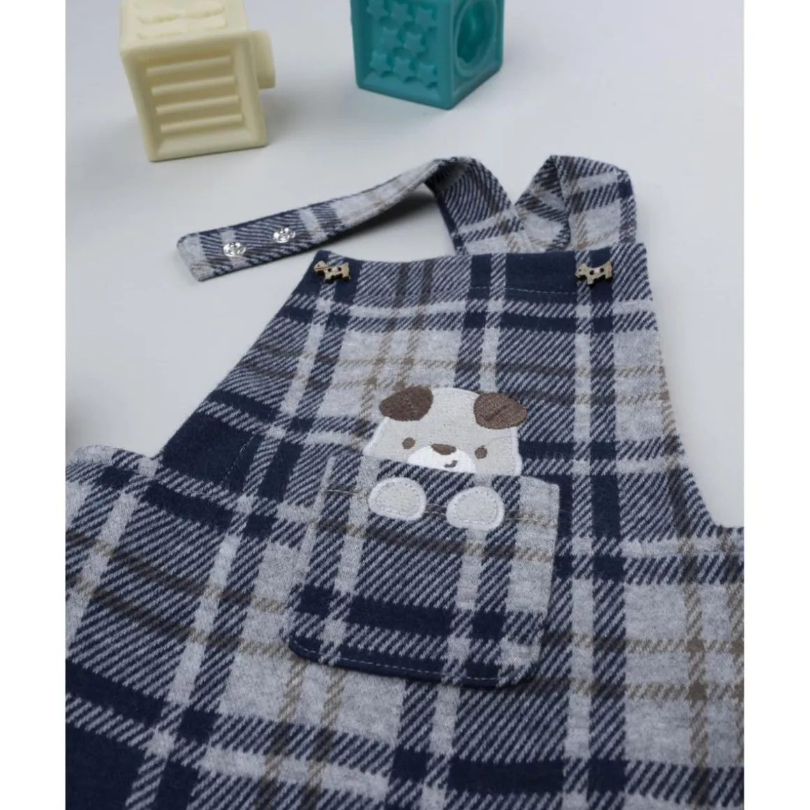 Peto escocés azul de niño con perrito