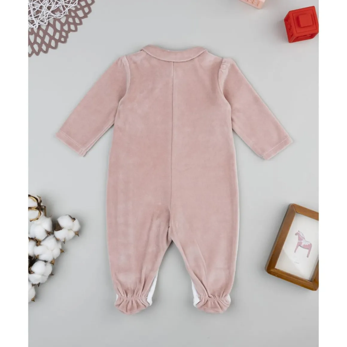 Pijama bicolor de bebé en terciopelo blanco y rosa