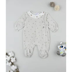 Pijama de bebé en terciopelo marrón con bordados