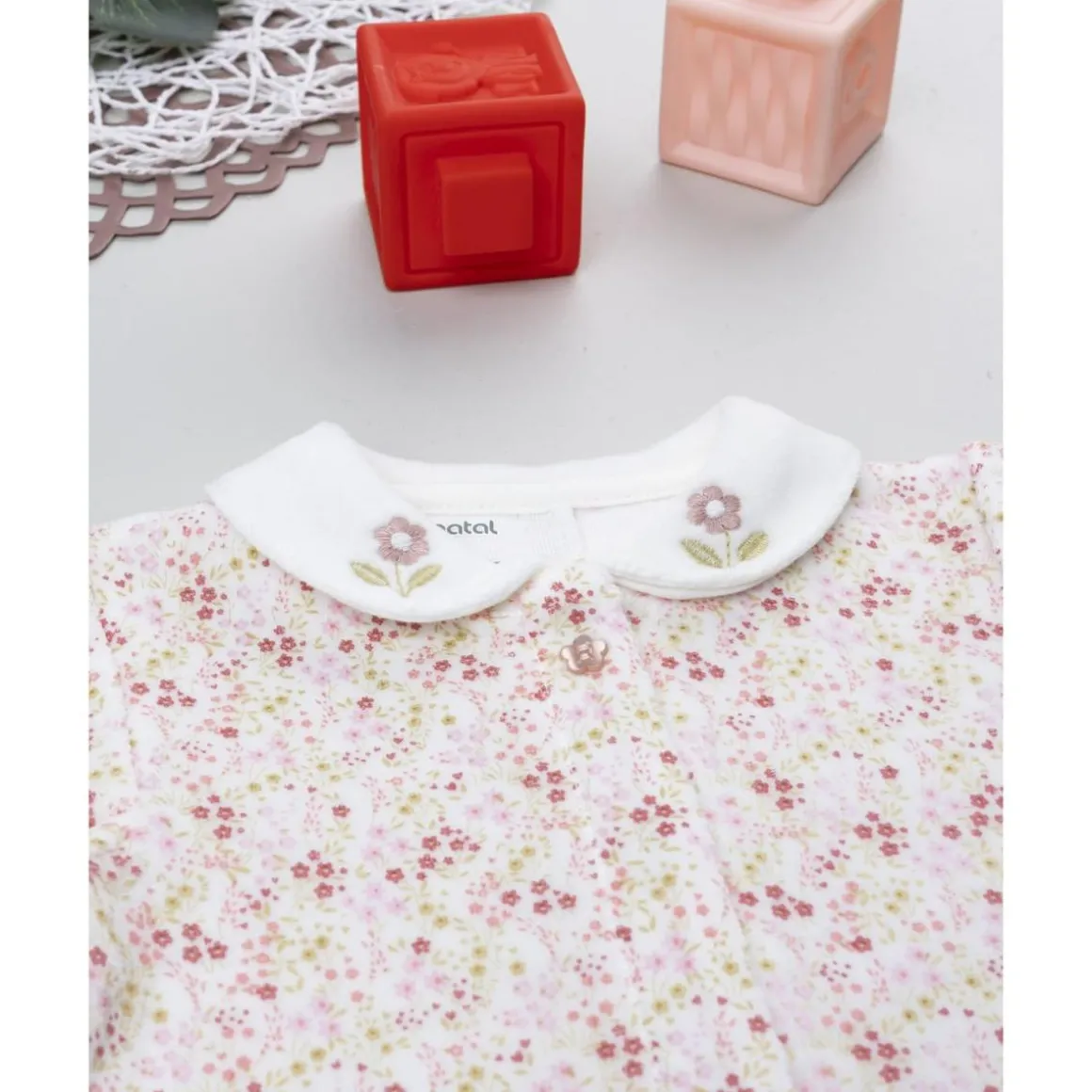 Pijama de bebé en terciopelo con estampado floral