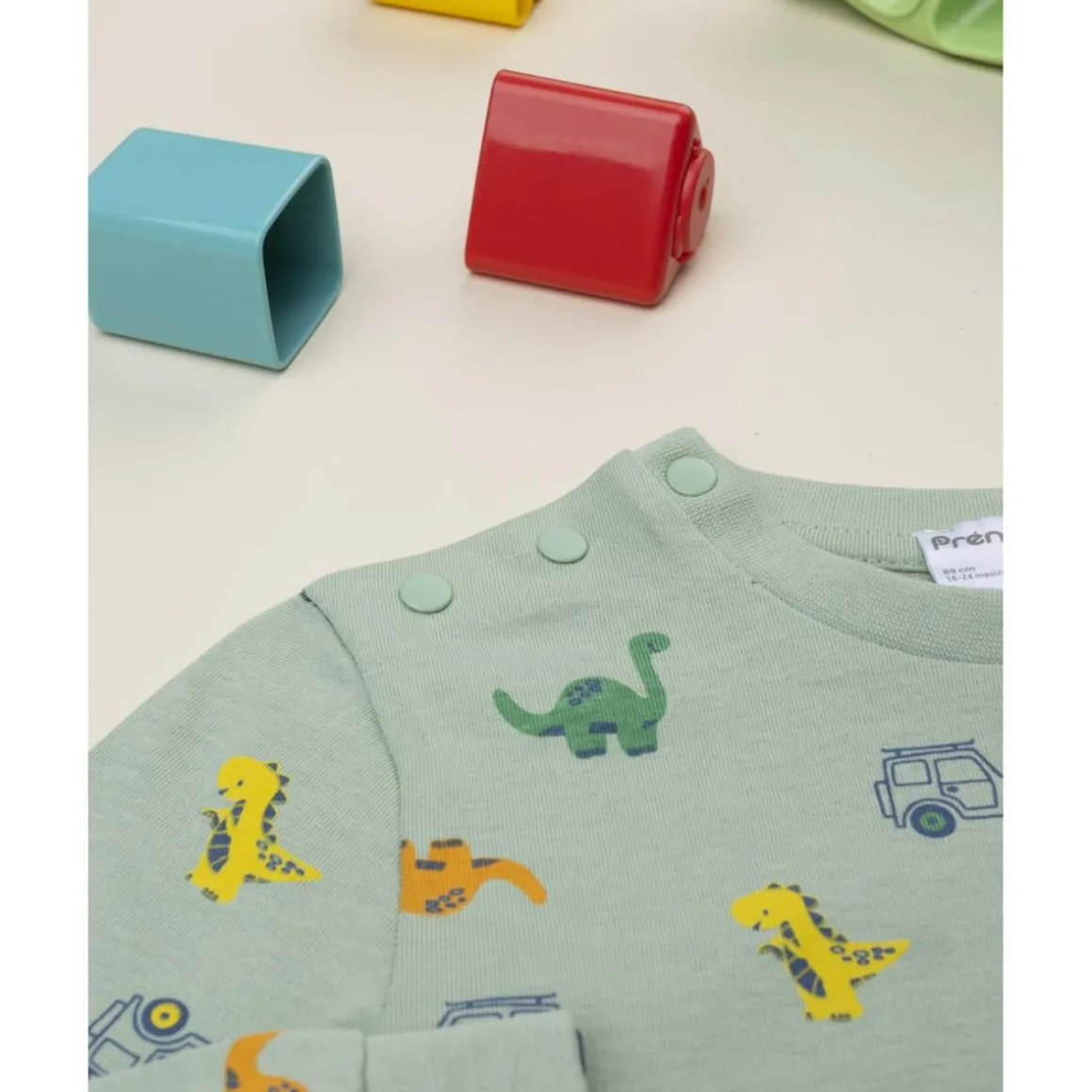 Pijama dos piezas niño verde dinosaurios