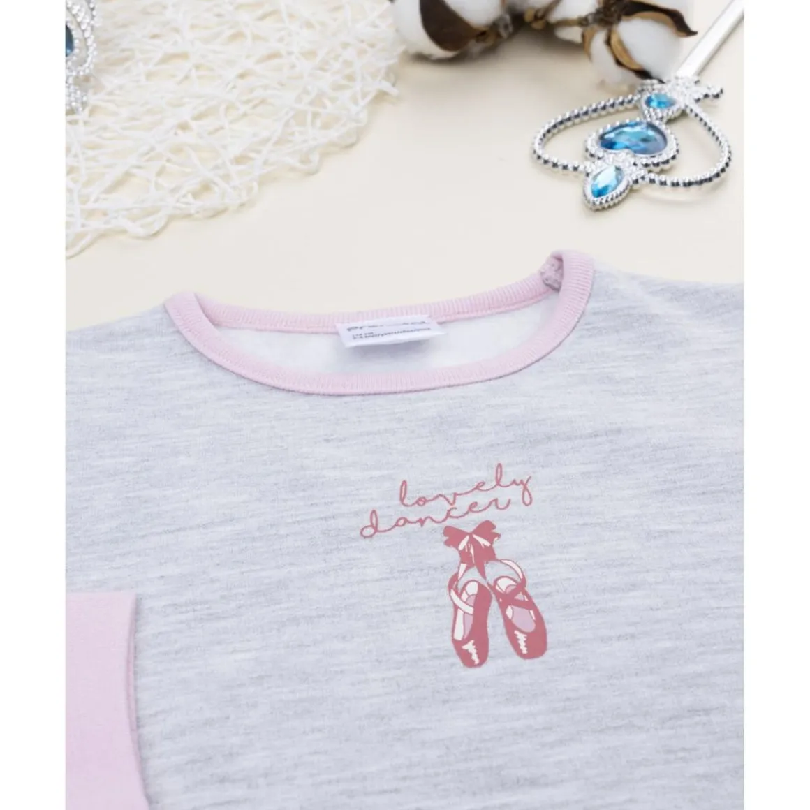 Pijama gris y rosa con bailarina para niña