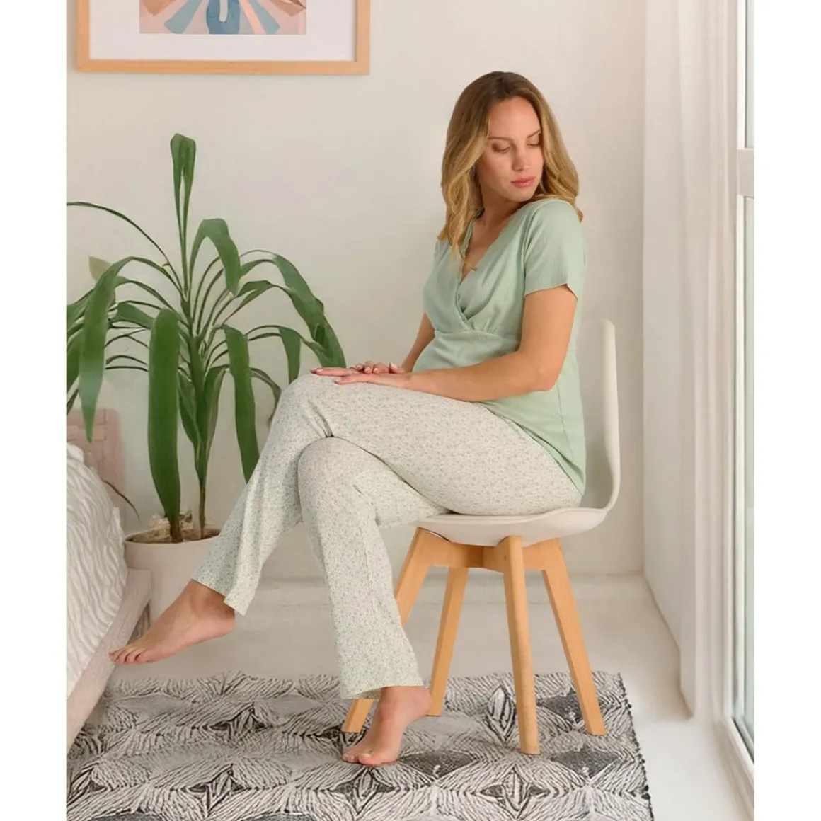 Pijama premamá de lactancia con estampado floral