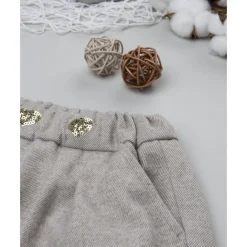 Shorts de niña beige con corazones de strass