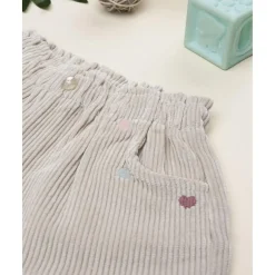 Shorts de pana beige con bordados para niña